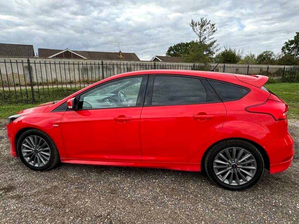 2016 Ford Focus 1.0T EcoBoost ST-Line 5dr for sale at N-Ten Motors in Romford - photo 6