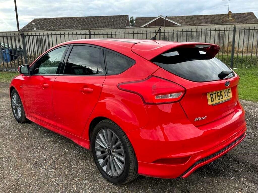 2016 Ford Focus 1.0T EcoBoost ST-Line 5dr for sale at N-Ten Motors in Romford - photo 7