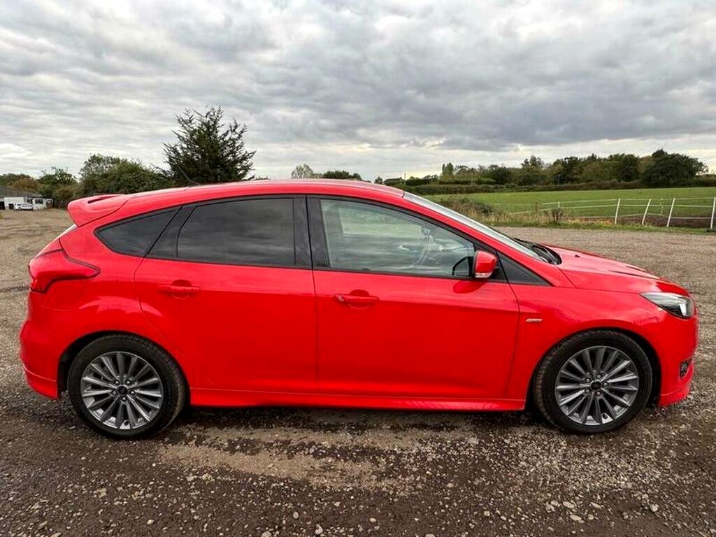 2016 Ford Focus 1.0T EcoBoost ST-Line 5dr for sale at N-Ten Motors in Romford - photo 11