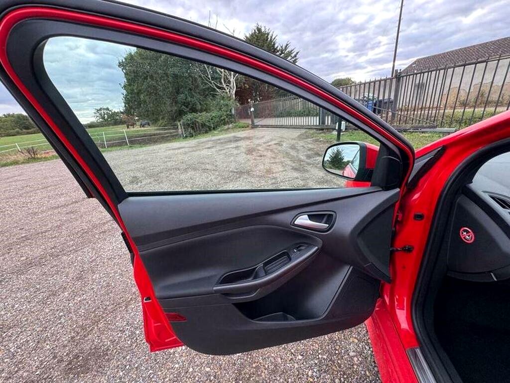 2016 Ford Focus 1.0T EcoBoost ST-Line 5dr for sale at N-Ten Motors in Romford - photo 24