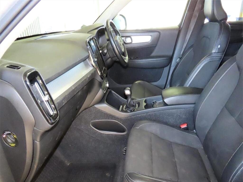 2019 Volvo XC40 D3 Momentum 5dr for sale at N-Ten Motors in Romford - photo 2