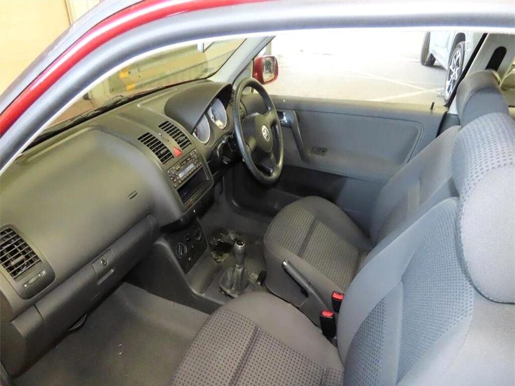 2000 Volkswagen Polo 1.4 SE 3dr for sale at N-Ten Motors in Romford - photo 2